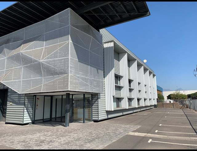 1,710M² FACTORY TO LET IN AIRPORT INDUSTRIA